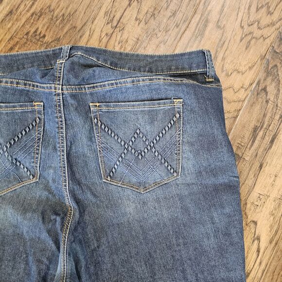 Torrid Denim Jeans Plus Size 22 Skinny Leg Zipper Hem, Pocket Detail, Trendy - Picture 5 of 5